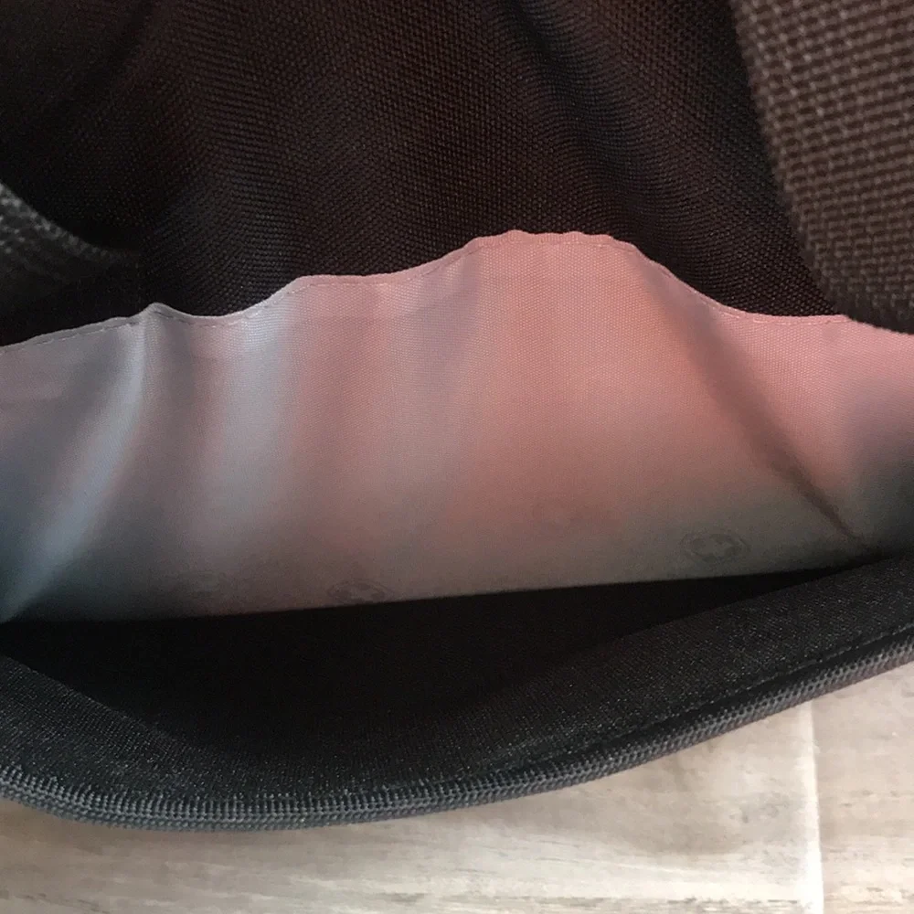 Swiss Gear by Wenger computer and Tablet crossbody bag.